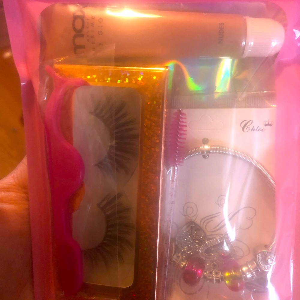 lipgloss and accessories